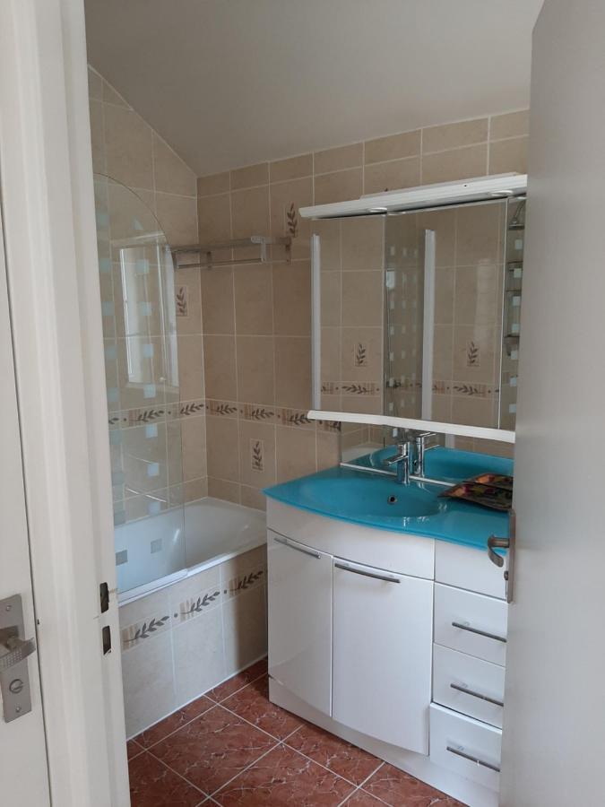 Pratique Et Calme Dans Centre De Evry Apartment Courcouronnes Exterior photo