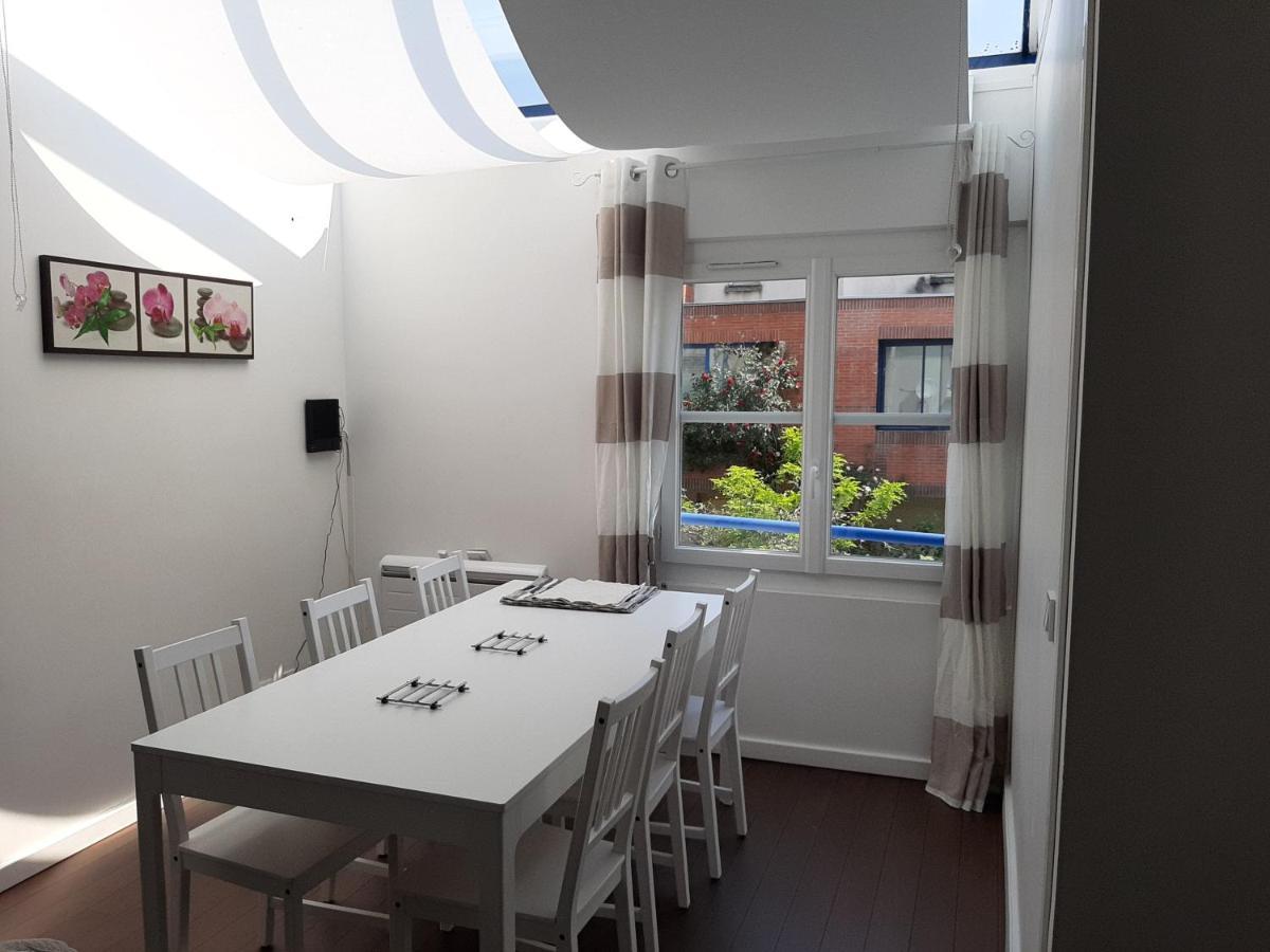Pratique Et Calme Dans Centre De Evry Apartment Courcouronnes Exterior photo